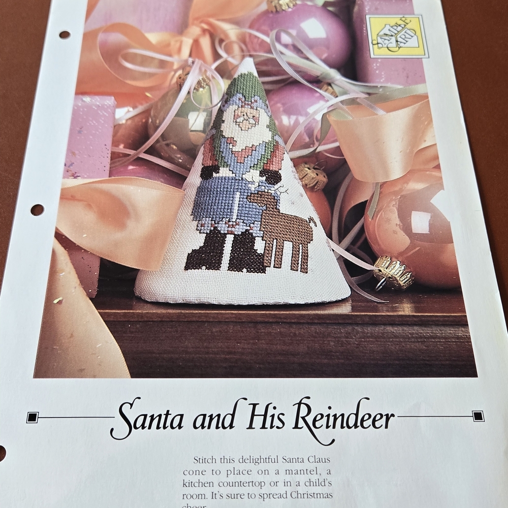 Vintage Collectable Santa and His Reindeer Knitting Pattern.  1999 edition